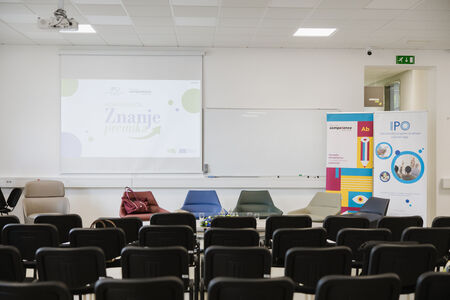 Znanje premika