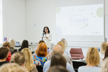 Znanje premika