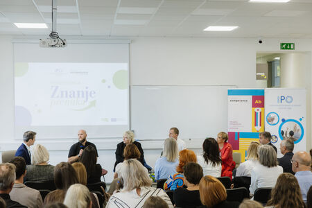 Znanje premika